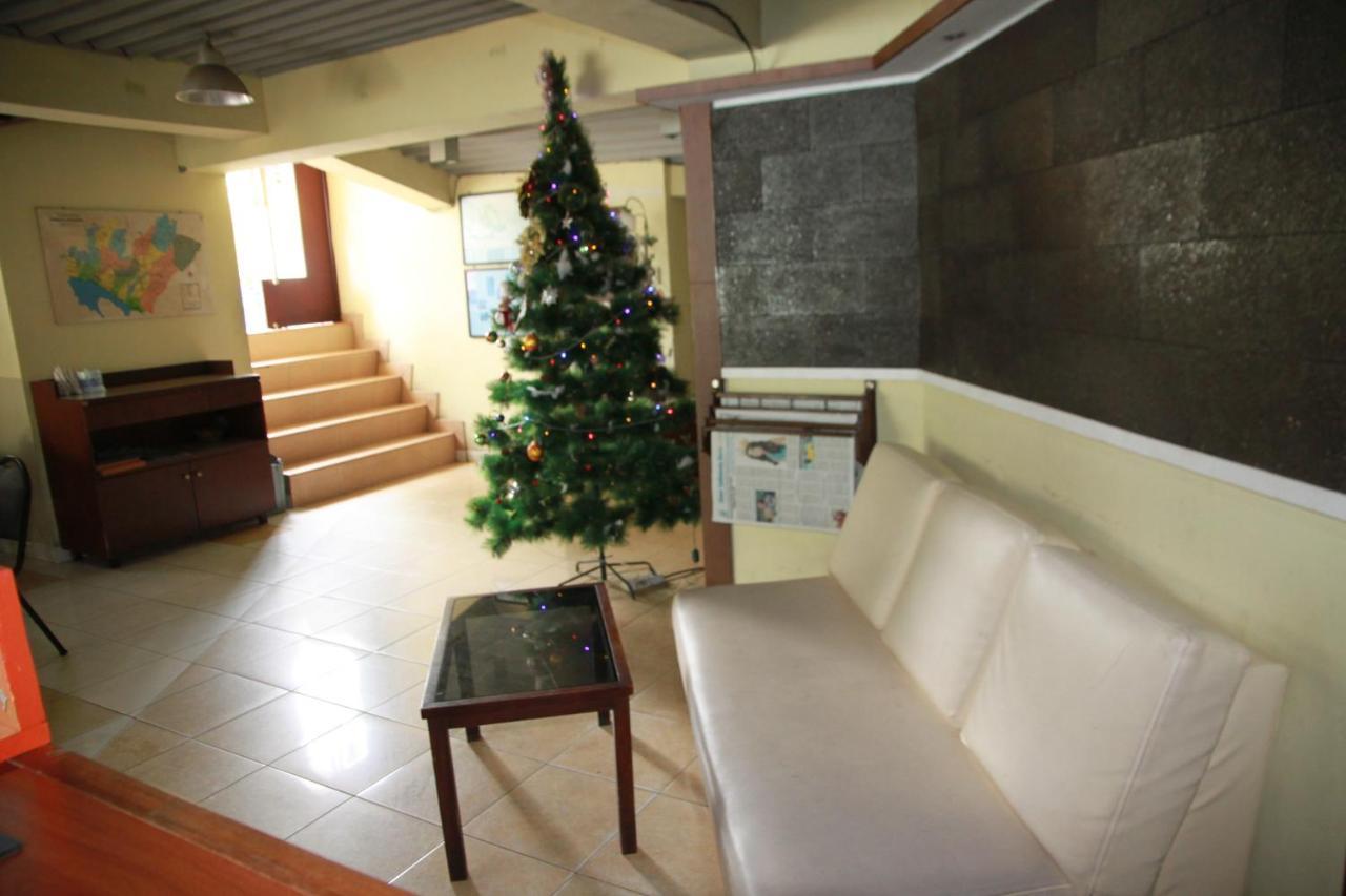 Pandu Lakeside Hotel Parapat Exterior foto